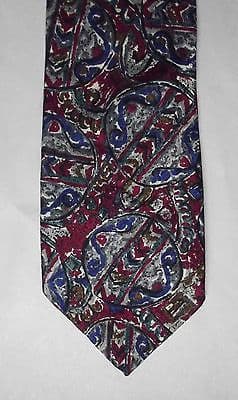 Short patterned tie for office business wear